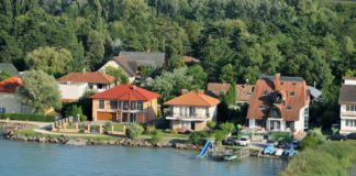 Elemző: országosan megnőtt a kereslet a nyaralók iránt
