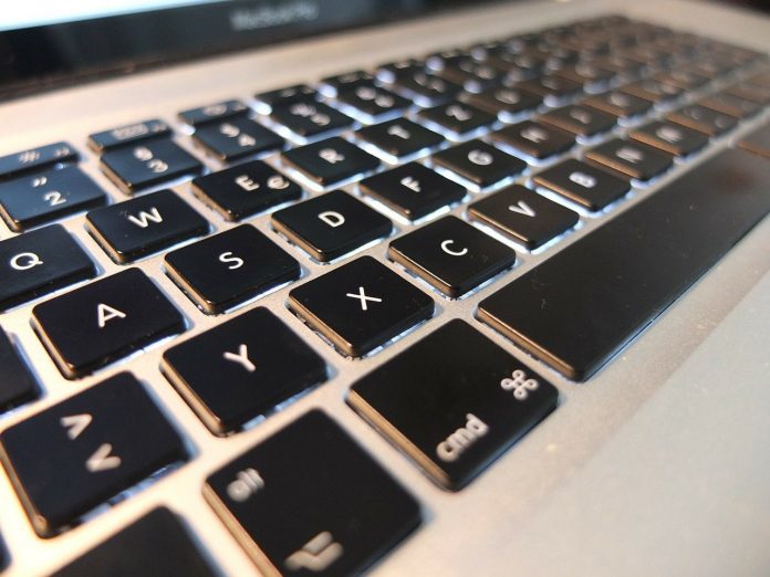 macbook-pro-338619_1280