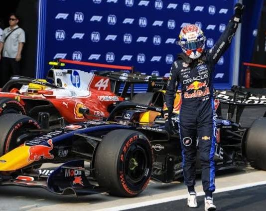 Bahreini Nagydíj – Verstappen nyerte a kaotikus sepangi viadalt